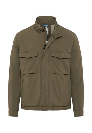 Olivengrøn afslappet jakke med høj krave, frontlynlås, trykknapper og to store klaplommer på brystet, lange ærmer.