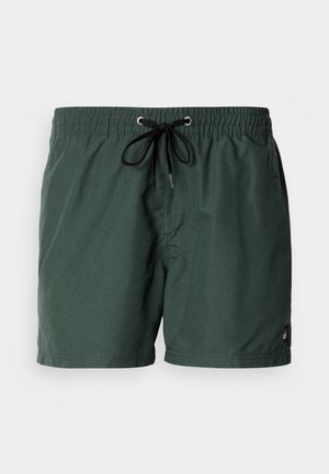 Žalios spalvos plaukimo šortai iš lengvos medžiagos, su elastinga juosmens juosta, raišteliais ir mažu logotipo lopu šone.