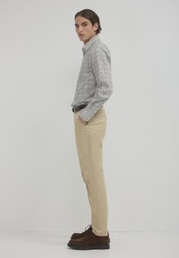 Calliope À MOTIFS FLORAUX - Camicia - une variante