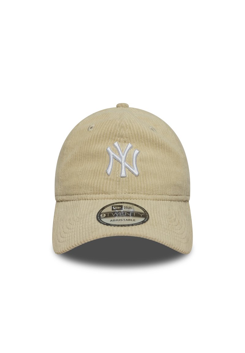 Căciulă de baseball din bumbac bej, cu curea ajustabilă, având logo-ul alb brodat NY pe față și material texturat pe toată suprafața.