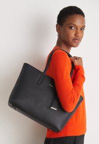 Selected, black