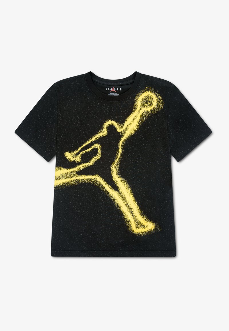 Zwart T-shirt met korte mouwen met een gele silhouet van een springend figuur, gestructureerd met een gespikkelde afwerking. Ronde halslijn.