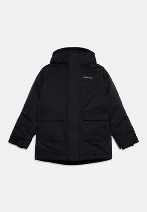 Veste d'hiver noire Columbia avec capuche, fermeture éclair avant recouverte par un rabat, et deux grandes poches avant avec rabats.