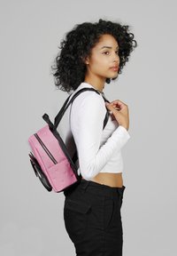 Karactermania HEADY CASUAL - Mochila - Minnie pink