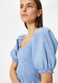 Koton PUFF SLEEVE MIDI - Freizeitkleid - blue