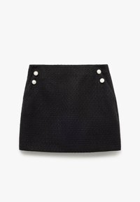Sort mini nederdel lavet af tekstureret stof, med to perlebesatte knapper foran. Enkel design, lige silhuet, og ingen lommer.