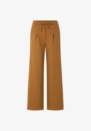 Wijde bruine broek met een taillekoord en subtiele plooien aan de voorkant, afgebeeld tegen een witte achtergrond.