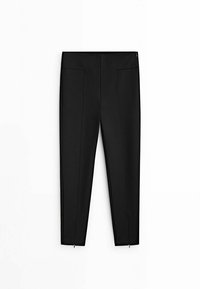 Pantalons noirs ajustés avec une texture lisse, dotés de deux poches avant et de zips aux chevilles pour une silhouette élancée.