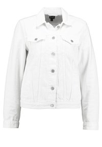 Veste en denim blanc avec fermeture à boutons, poches à rabat sur la poitrine et manches longues.