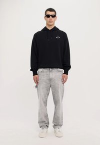 Iceberg PANTALONE - Široke kavbojke - degradabile grigio