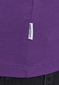 Jack & Jones JJE TEE  O-NECK  - Camiseta básica - acai