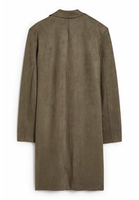 Manteau long vert olive avec une texture douce et semblable au daim, comportant un col et une coupe droite, avec des détails de couture minimalistes à l'arrière.