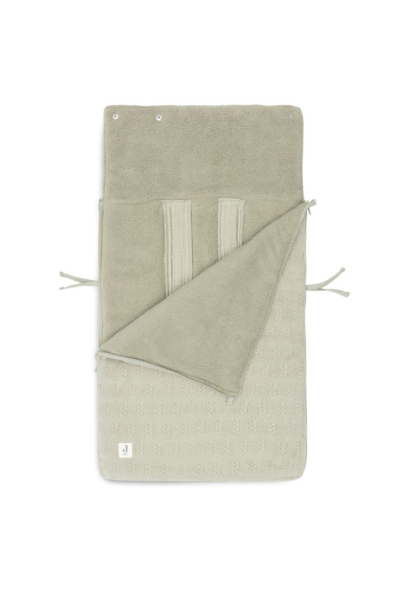 Couverture en coton vert clair avec un motif texturé. Elle possède un côté doux, semblable à une serviette, et un côté lisse, maintenus par des liens et des boutons-pression.