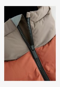Unselected, rust brown colourblock