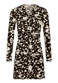 Sukienka w nadruk zwierzęcy w odcieniach czerni i bieli, z długimi rękawami, dekoltem w kształcie litery V oraz plisowaną strukturą, z zawiązanym krojem i falbaną u dołu.