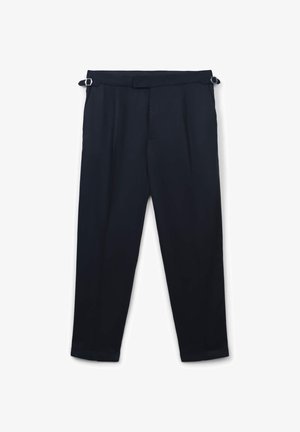 Pantaloni blu navy realizzati in tessuto morbido, caratterizzati da una vestibilità rilassata, pieghe, cinture regolabili e un orlo diritto.