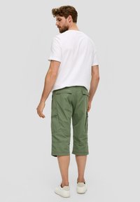 s.Oliver Shorts - tannengrün