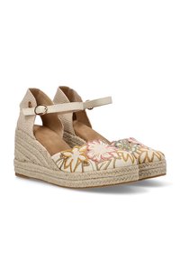 Zapatos de espadrille bordados con un upper de tela beige, patrones florales en rosa y naranja, una suela de yute trenzado y correa alrededor del tobillo.
