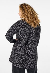 Zizzi Skjortebluser - dark grey leo