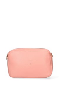 Borsa cosmetica in pelle color pesca, forma rettangolare, superficie texturizzata, con chiusura a zip superiore, accentata da hardware in tonalità oro.