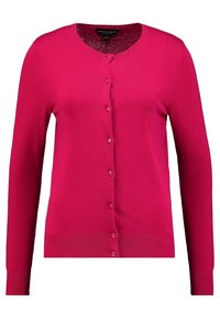 Vaaleanpunainen neuletakki, jossa pitkät hihat, pyöreä pääntie ja nappikiinnitys edessä. Ominaisuuksiin kuuluvat resorit hihansuissa ja helmassa, ja se on valmistettu pehmeästä neulemateriaalista.