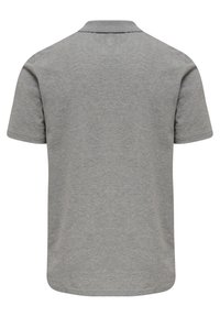 Polo a maniche corte in grigio melange, realizzato in tessuto morbido con colletto classico e orlo dritto per una vestibilità comoda.