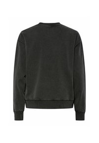 Donkergrijze trui met lange mouwen en ronde hals, met geribbelde manchetten en zoom, gezien van achteren op een witte achtergrond.