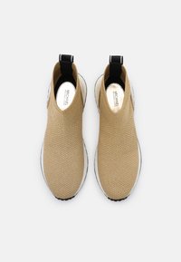 MICHAEL Michael Kors BODIE BOOTIE - Botas clássicas de cano curto - pale gold