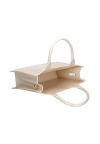 Borsa tote beige con finish texturizzato, due manici e design aperto. Dotata di una chiusura in metallo dorato e un interno liscio.