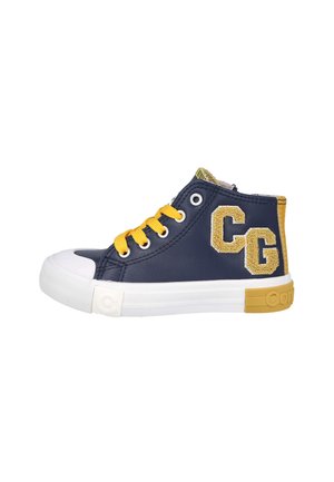 Zapatilla alta azul marino con cordones amarillos, suela de goma blanca y letras amarillas "CG" en el lateral y en la lengüeta del talón.