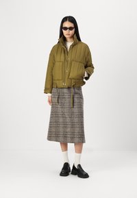 ONLY ONLMAYDA QUILTED JACKET - Chaqueta de invierno - nutria