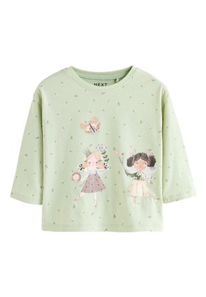 Jasnozielona koszulka z krótkim rękawem z ilustracjami dziewczynek, motyla i małych wzorów kwiatowych. Wykonana z miękkiego bawełnianego materiału.