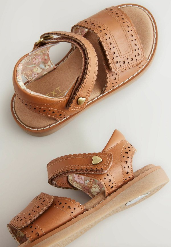 REGULAR FIT – BROGUE TOUCH FASTENING  – Lauflernschuh