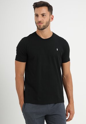 T-shirt de algodão preto com mangas curtas, decote redondo e um pequeno logótipo branco no lado esquerdo do peito. Textura suave, corte relaxado.