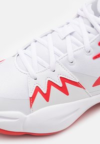 Puma GENETICS - Basketbalschoenen - white/for all time red