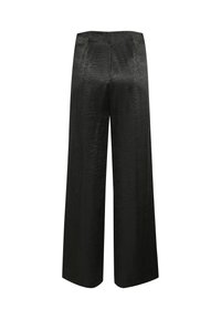 Pantalon noir à jambes larges en tissu brillant et texturé. Caractérisé par une taille haute avec des pinces au dos et une silhouette ample et fluide.