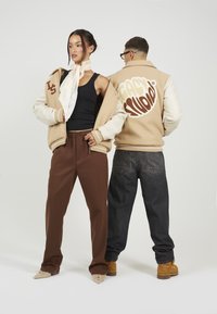 LEGACY STUDIOS BUZZ UNISEX - Bomber Jacket - cream