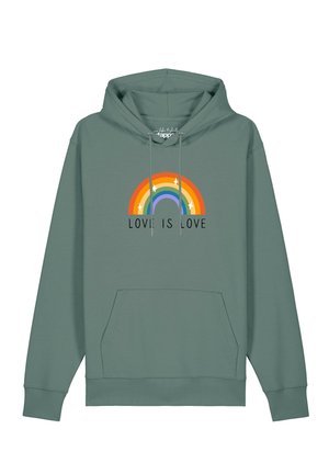 Grüner Hoodie mit Fronttasche, Kordelzug und einer bunten Regenbogengrafik über dem Text "LOVE IS LOVE" in schwarzen Buchstaben.