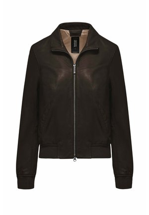 Donkerbruine leren bomberjack met ritssluiting, geribbelde boorden en zoom, opstaande kraag en beige voering.