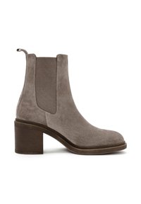 Stivaletto in suede taupe con tacco a blocco, pannelli laterali elastici, linguetta sul tallone e punta rotonda, progettato per la moda femminile.