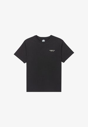 Zwarte katoenen t-shirt met een ronde hals, korte mouwen en een klein wit logo op de linkerkant van de borst. Glad textuur, klassieke pasvorm.