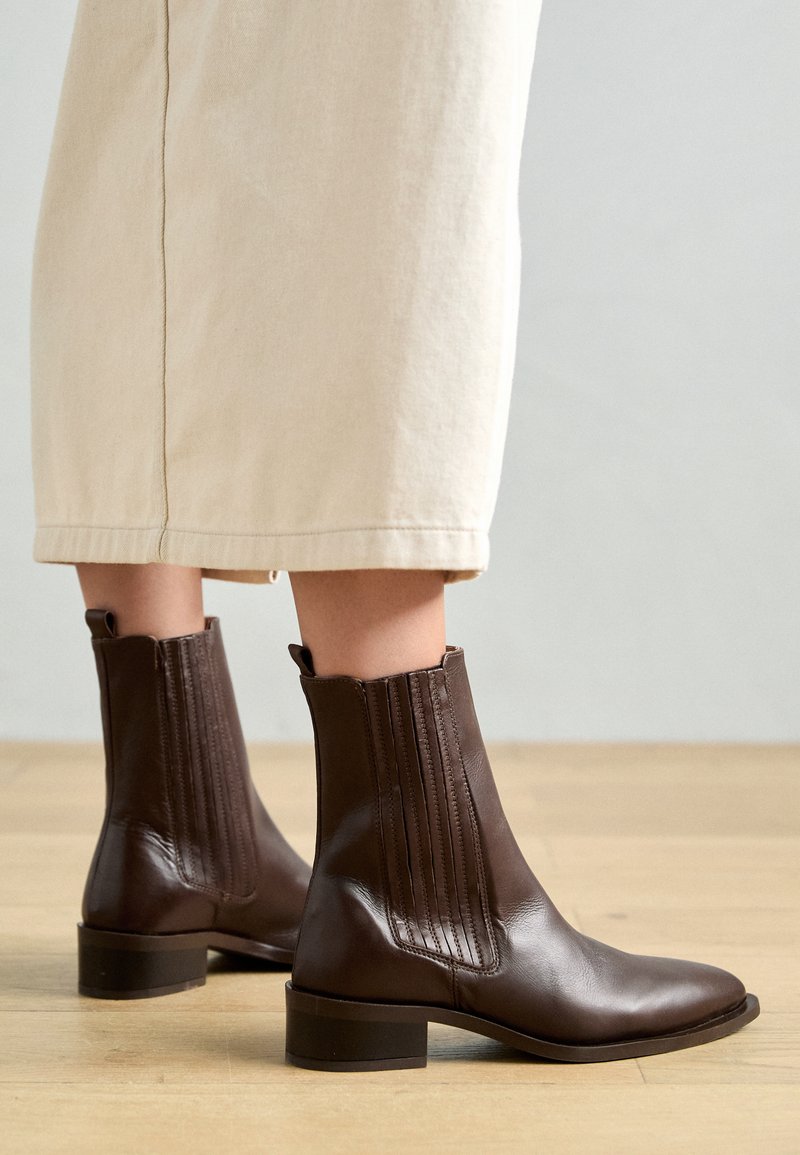 Pavement SHANI - Classic ankle boots - brown/dark brown - Zalando