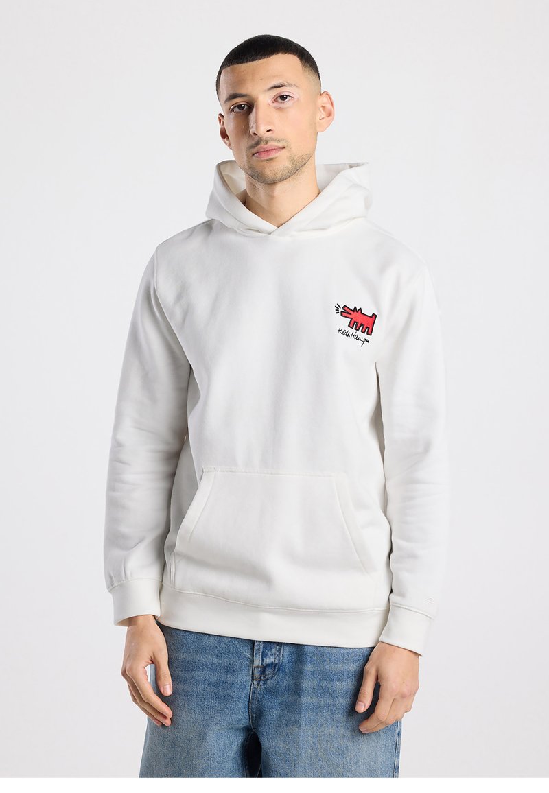 Witte katoenen hoodie met een voorzak, met een rood-zwart motief op de borst en geribbelde manchetten voor een aansluitende pasvorm.