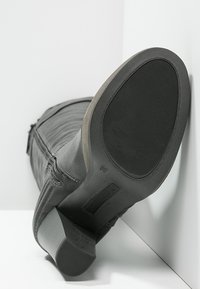 s.Oliver Stivali con i tacchi - black