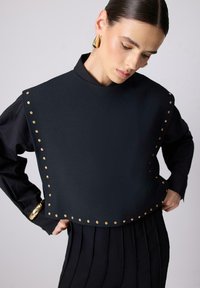 WITH STUDS - Pluus - black