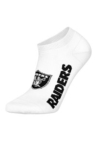 Bílá kotníková ponožka s černým logem a nápisem "RAIDERS" na vnější straně. Vyrobena z hladké tkaniny s žebrovaným lemem a zesílenou špičkou.