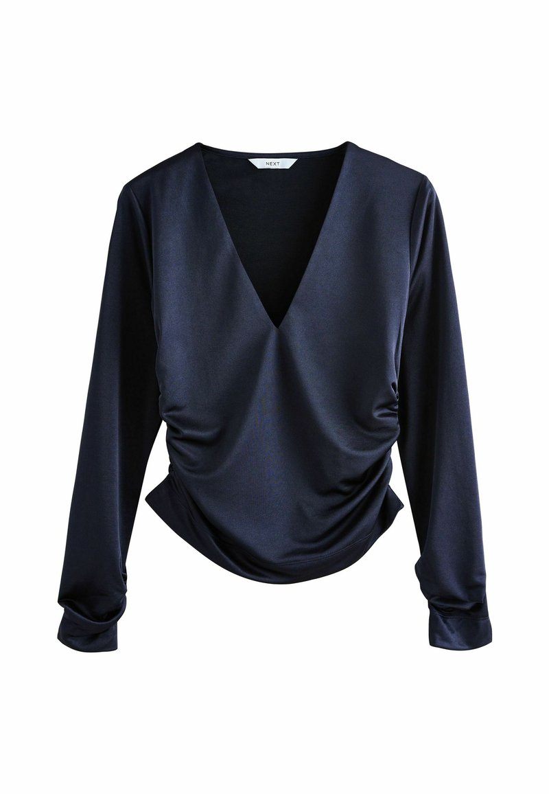 Top cu mânecă lungă și decolteu adânc în V, de culoare bleumarin închis, cu o croială lejeră și detalii plisate pe laterale. Material neted, elastic, cu o textură moale.