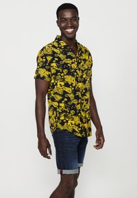 Koroshi SHORT SLEEVE - Ing - amarillo yellow