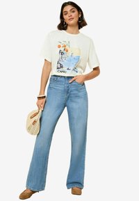 CREW NECK BOXY GRAPHIC - Marškinėliai su spaudiniu - white