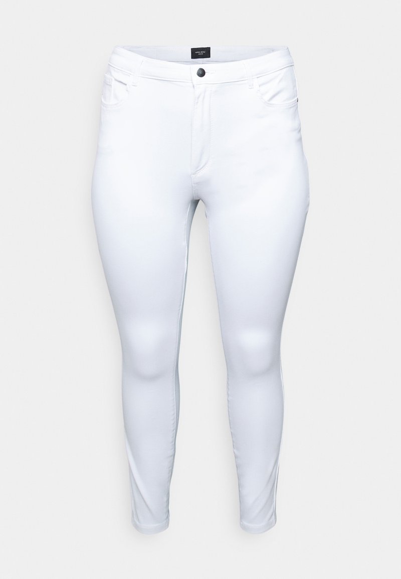 Jean blanc ajusté en tissu extensible, avec une fermeture éclair, un bouton simple, et cinq poches pour le rangement.